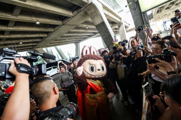 捷希源配资 从杂货铺到“迪士尼”：泡泡玛特的跋涉之路｜书摘